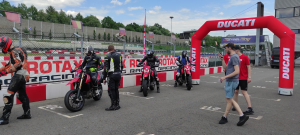 Okruhové testování Hypermotard 698 Mono